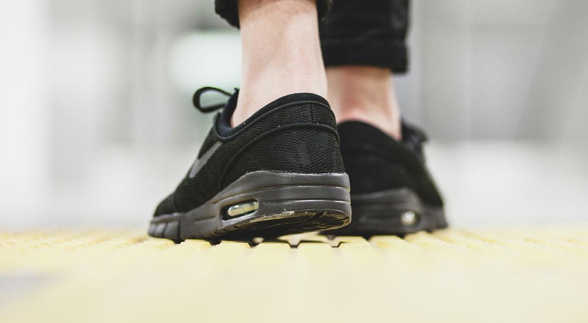 Janoski max black on sale suede